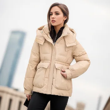 Новое зимнее повседневное женское пальто средней длины со стоячим воротником с запахом на талии, подчеркивающим стройность и миниатюрность фигуры.